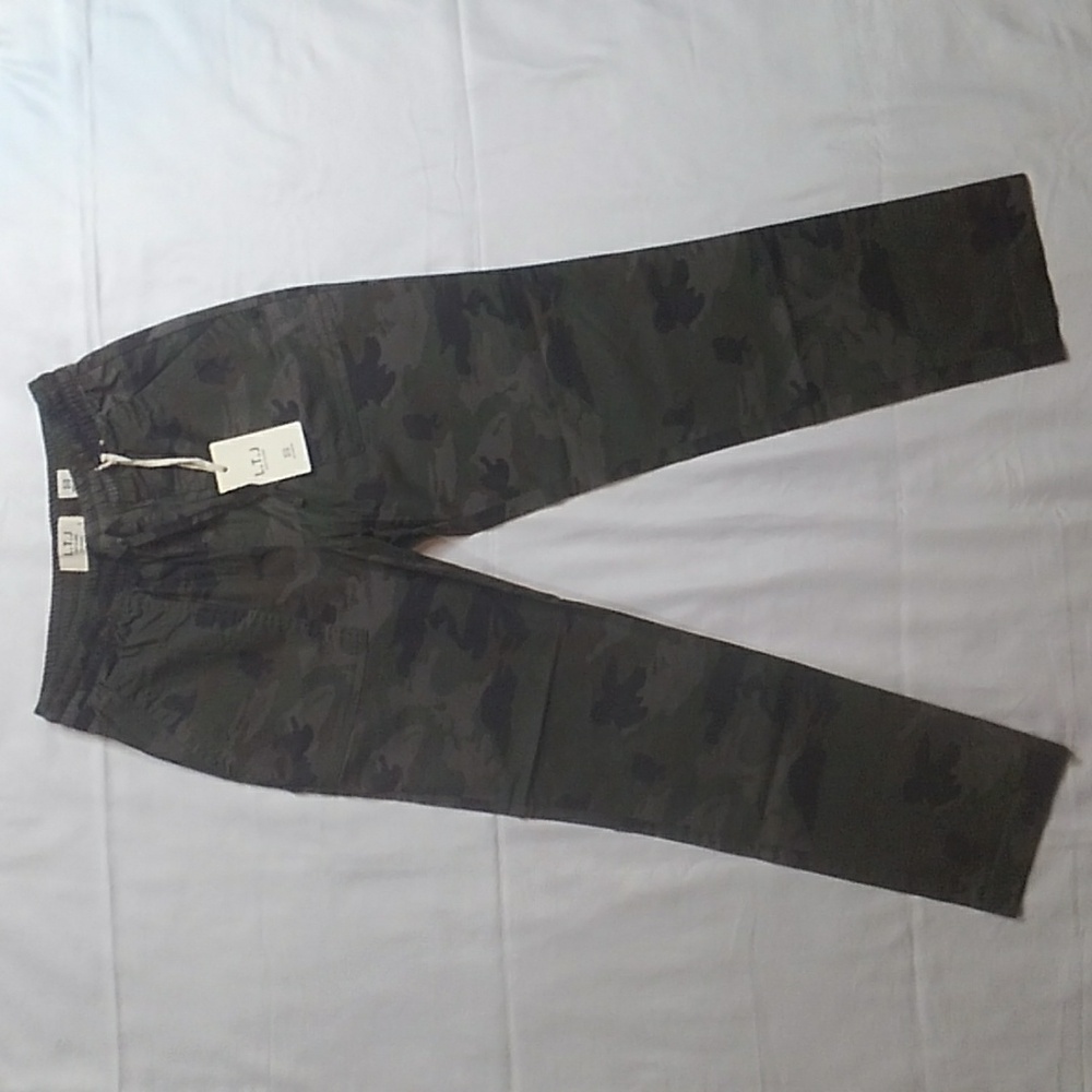 L.T.J. Letters to Juliet Green Camo High Waist Drawstring Cargo Joggers NWT
